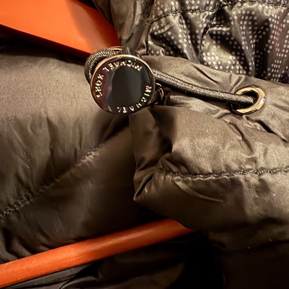 Micheal Kors Reversible Quilted Packable Puffer Jacket - Picture 8 of 9